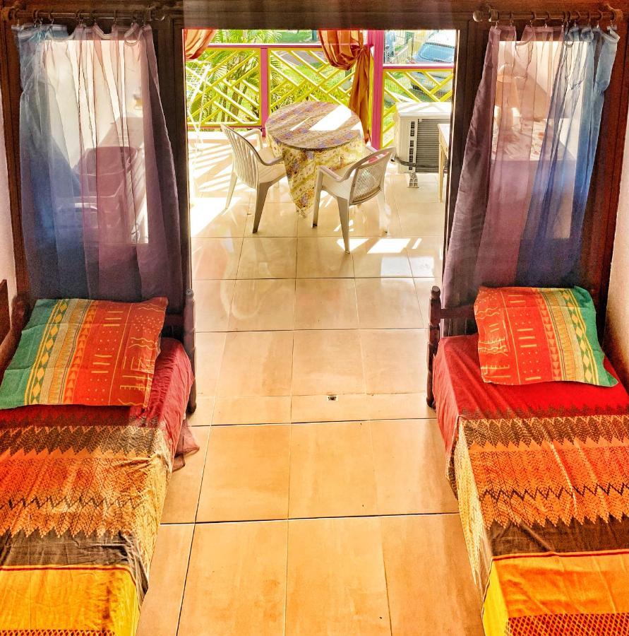 Appartement Duplex Climatise Avec Wi-Fi - Plage Pointe Marin A Pieds, Recemment Renove Sainte-Anne Exterior photo